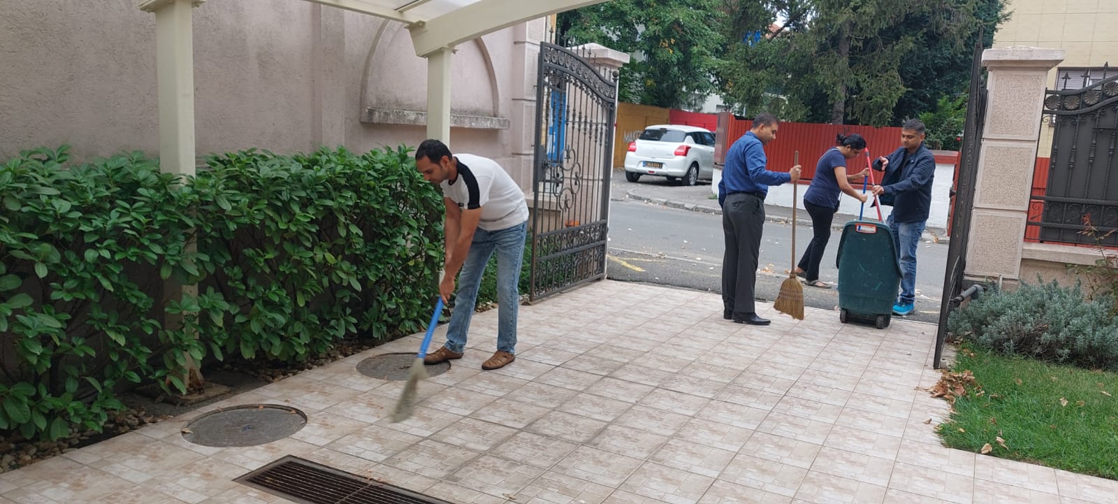 The employees of Embassy of India in Belgrade cleaned offices, tables, chairs and office premises under ‘Swachhata Hi Seva - 2023 Compaign'. - 1 October 2023